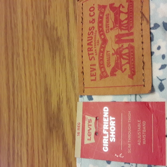 NWT "Levi's" Girlfriend Shorts Girls Size 16 Regular - Picture 5 of 5